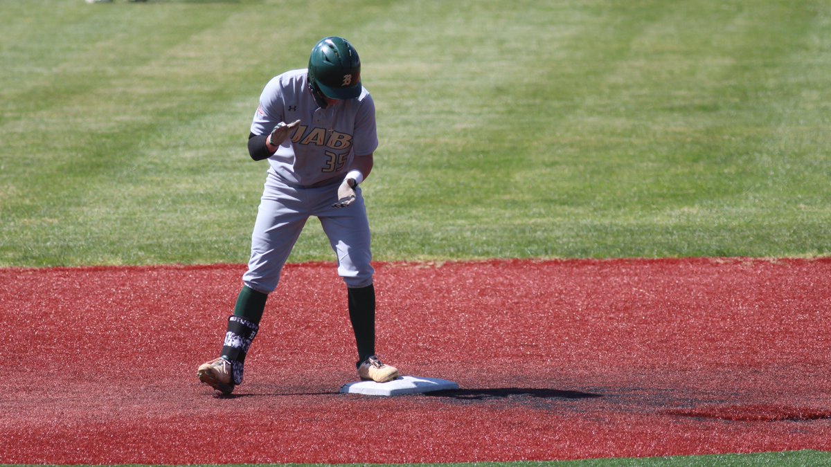 UAB_Baseball's tweet photo. T3 | David Harris with his first double of the season to drive in a run!

UAB 5, Marshall 0

#WinAsOne https://t.co/6UkTx4PDpO
