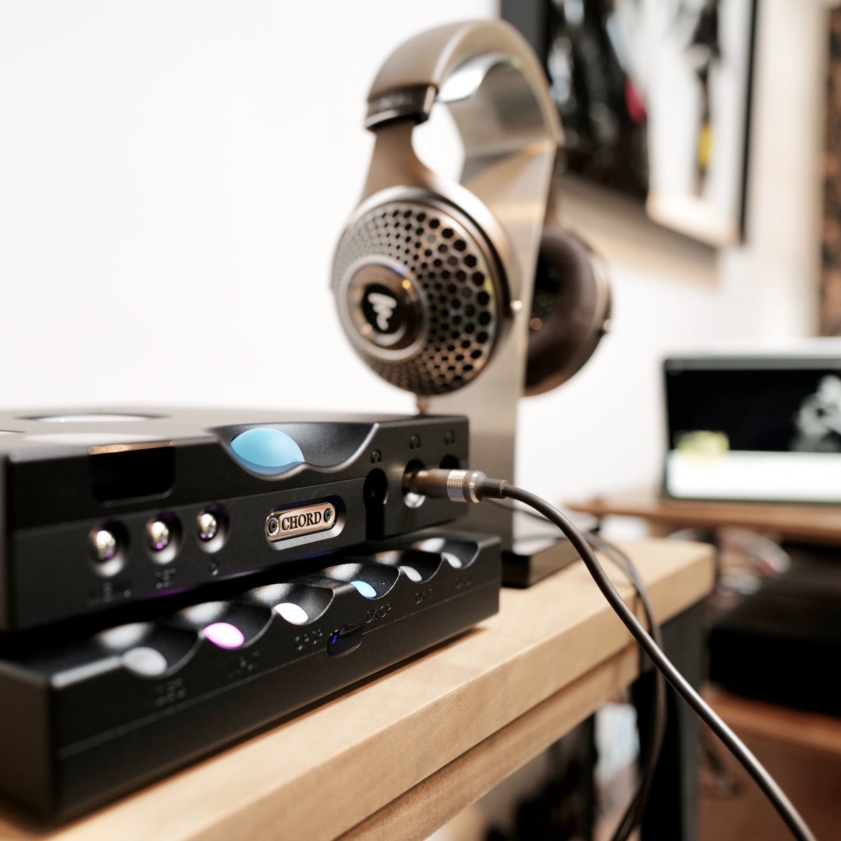 vinylgrooveaud's tweet photo. I enjoyed having a great play and listen with this amazing Dac/Scaler/#Headphones combination from both @ChordAudio & @Focal_UK
I really can't image headphone listening can be any better than this....
#ChordElectronics #hugott2 #mscaler #focalaudio #clearmg #preston #showroom https://t.co/wV87fRVYiA