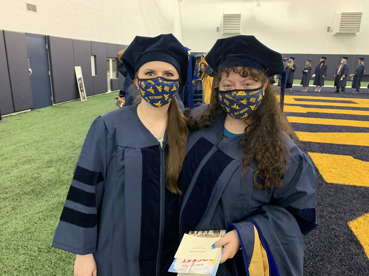 LabLegleiter's tweet image. Congrats to these two for all they accomplished in grad school.