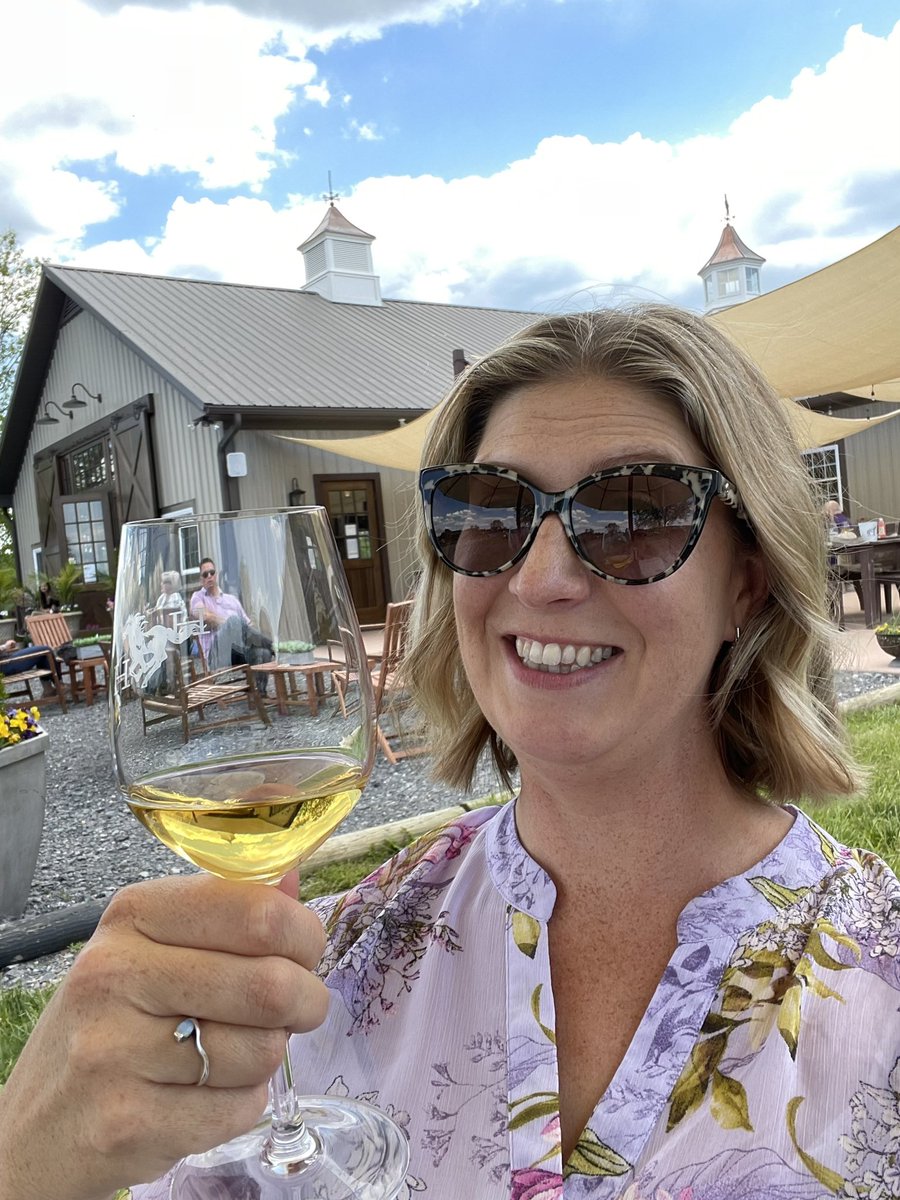 PattyZTravels's tweet photo. Saturday afternoon hanging at a vineyard? Yes, please! #weekendvibes https://t.co/BJ1N9NIDjx