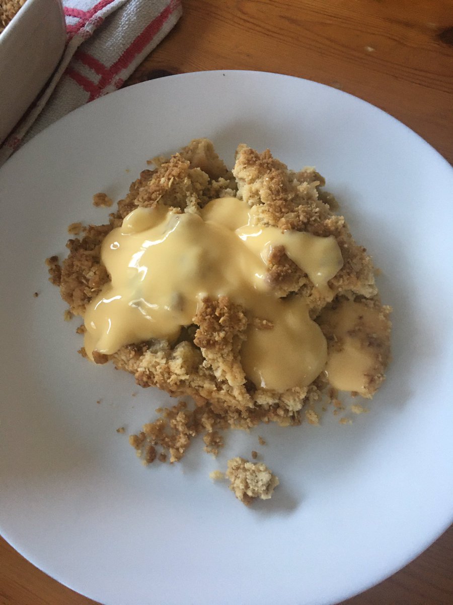 CiaranALynch's tweet photo. Tonight’s #lockdownlockin #lockdowndining .. #Howitstarted &amp; #Howitfinished .... Hungarian Goulash served with Turmeric Rice &amp; Vegetables followed up with Rhubarb, Lemon &amp; Ginger Crumble #MarchComfortFoodinMay #WheresThe Summer #ShouldBeBarbecuing 😄 https://t.co/5T83diIwrc