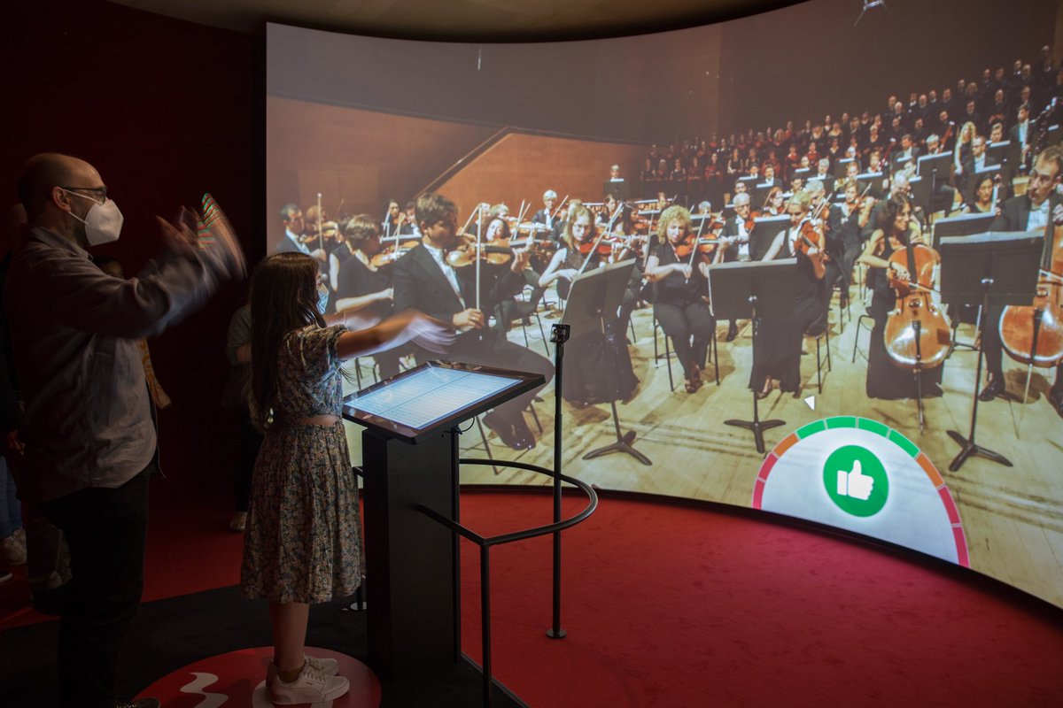 museumusicabcn's tweet photo. Enguany sí, ha arribat La #NitdelsMuseusBCN per retrobar-nos amb el públic! Gràcies a totes les persones que ens heu triat per conèixer el museu, per gaudir de les improvisacions de Núria Andorrà amb la marimba chiapaneca o per intentar dirigir l'orquestra i la banda! https://t.co/b56zXU4iup