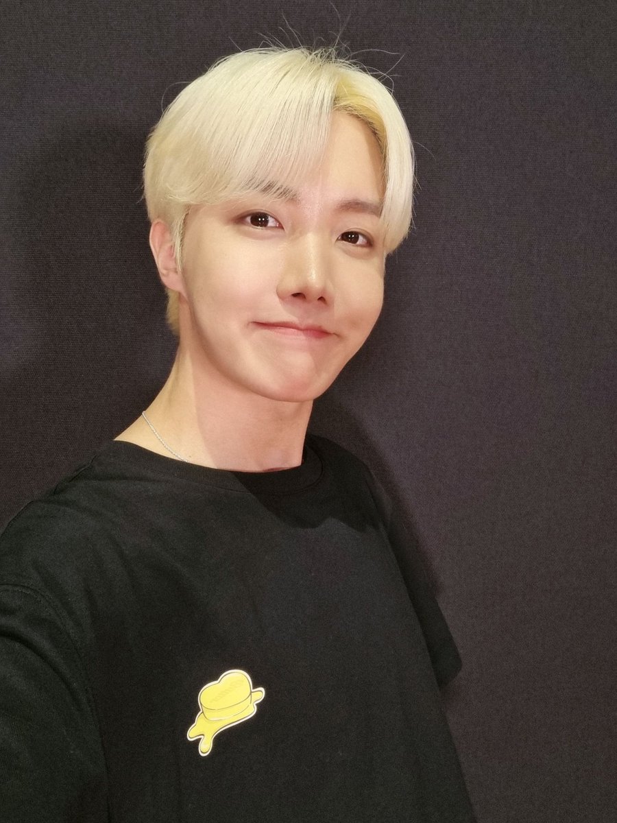 theceo187's tweet photo. Les dejo a hobi fresa y a hobi rubio

Ultimo voto 

TOP SOCIAL KINGS
I’m voting for @BTS_twt for #BBMAsTopSocial https://t.co/GnFaoNTTul