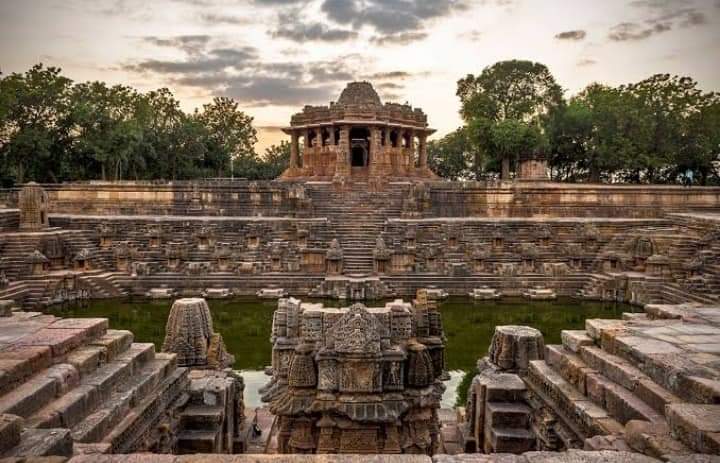 Raajanyaa's tweet photo. Situated on the bank of Pushpavati river, The Sun Temple of Modhera, Gujarat, was built by Raja Bhīmadeva I of 𝐒𝐨𝐥𝐚𝐧𝐤𝐢 𝐑𝐚𝐣𝐩𝐮𝐭 𝐝𝐲𝐧𝐚𝐬𝐭𝐲 in AD 1026.
In 2014, the Temple was added to the list of UNESCO World Heritage Sites. https://t.co/35odOS3WV3