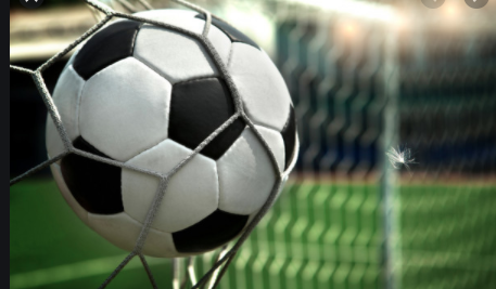 NWAChip's tweet photo. 6A BOYS SOCCER: HALFTIME
@TheDogPoundSHS 0
@RogersHeritage 1
Miguel Reyes with the shot on an open goal. Mistake by the Springdale keeper coming out and missed covering the ball and Reyes drilled it into the net.
#ARPreps https://t.co/9o0gfFERIH