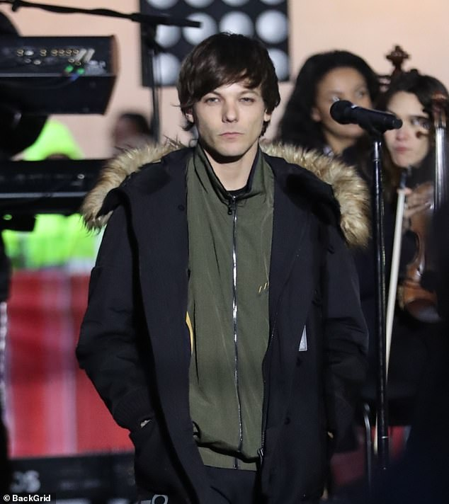 fireproofamy7's tweet photo. @HLDPromo Live While We Are Young 
I am voting #Louies for #BestFanArmy at the #iHeartAwards https://t.co/sKKuoYliN4