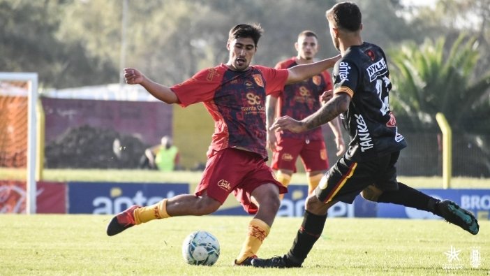 SacaMedio's tweet photo. #TorneoApertura #VillaEspañola y #Progreso igualaron sin goles por la primera fecha, en un partido aburrido con una buena atajada para cada golero. https://t.co/K4jbsRLdsN