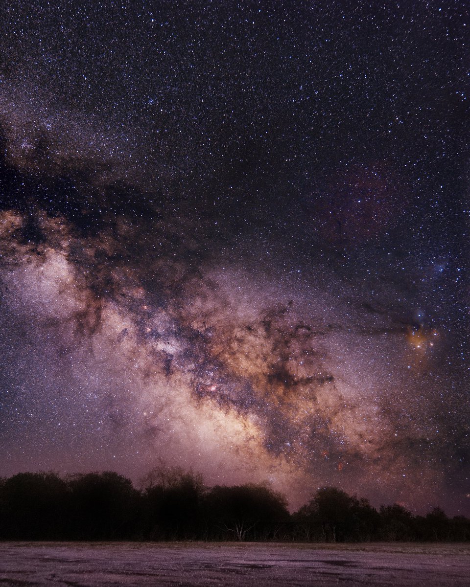 NebulaPhotos's tweet image. The soft glow from the center of our galaxy. Canon t7 (mod), Sigma 14mm Art, 120x10s at ISO3200, f/2.
#Astrophotography #milkyway