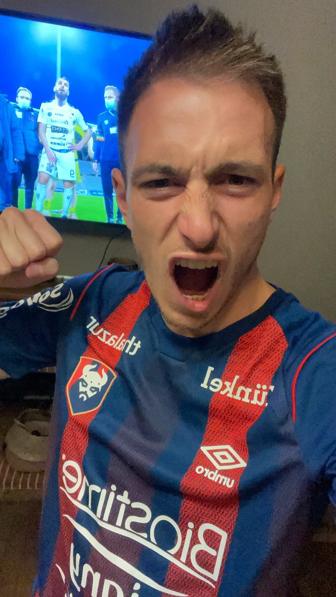 DorianKohlanta's tweet photo. 🔥😍ALORS !!! ❤️💙 @SMCaen  #SMCaen #SMCCF https://t.co/GpaM7qHZCg