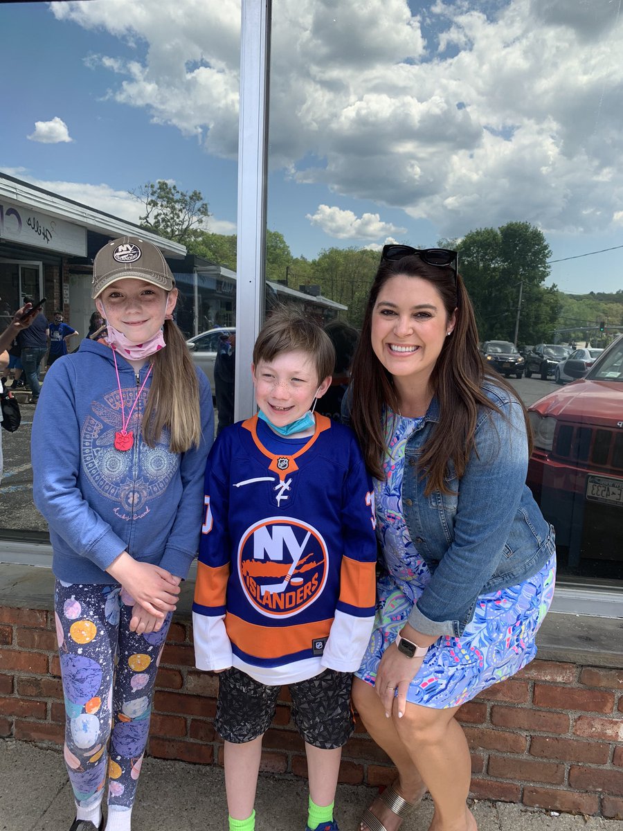 27shelly72's tweet photo. Thank you @Bluelinedeli719 for helping us show support for our @NYIslanders and @Shannon_Hogan for keeping us entertained on the line. Alison and Ryan are so happy with the tee shirts and Ryan loves the special Sorokin signed mini helmet. https://t.co/cEtdwCoboA