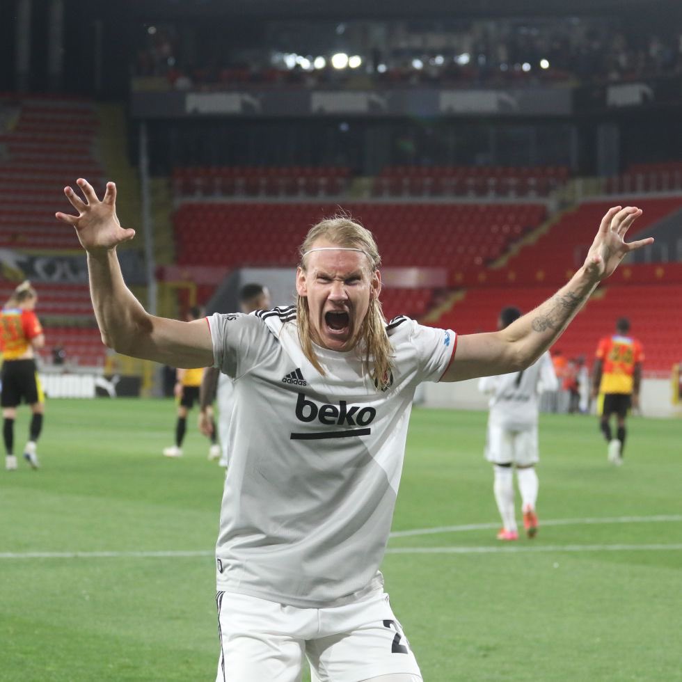 Kartal pençesi. 

ŞAMPİYONNN...

Siyah...

#SampiyonBesiktas