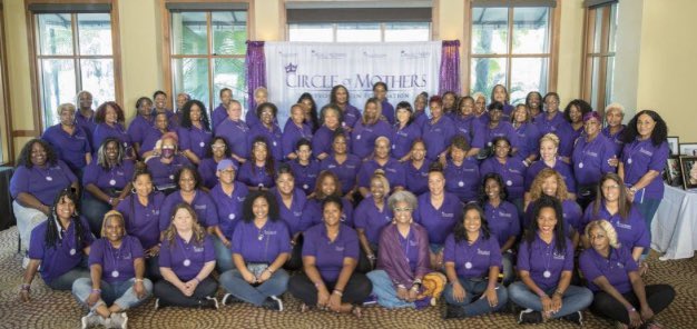 SybrinaFulton's tweet photo. 💜💜💜💜💜💜💜💜💜💜💜💜💜
#CircleofMothers #CircleofMothers2021 
~~~~~Mothers Empowering Mothers 
The support is real💜 💜😘😘✊🏾🙏🏾
#StrongerTogether #StrongMoms 
Photos by: AJ Shorter Photography https://t.co/ZjdWQ66rfC