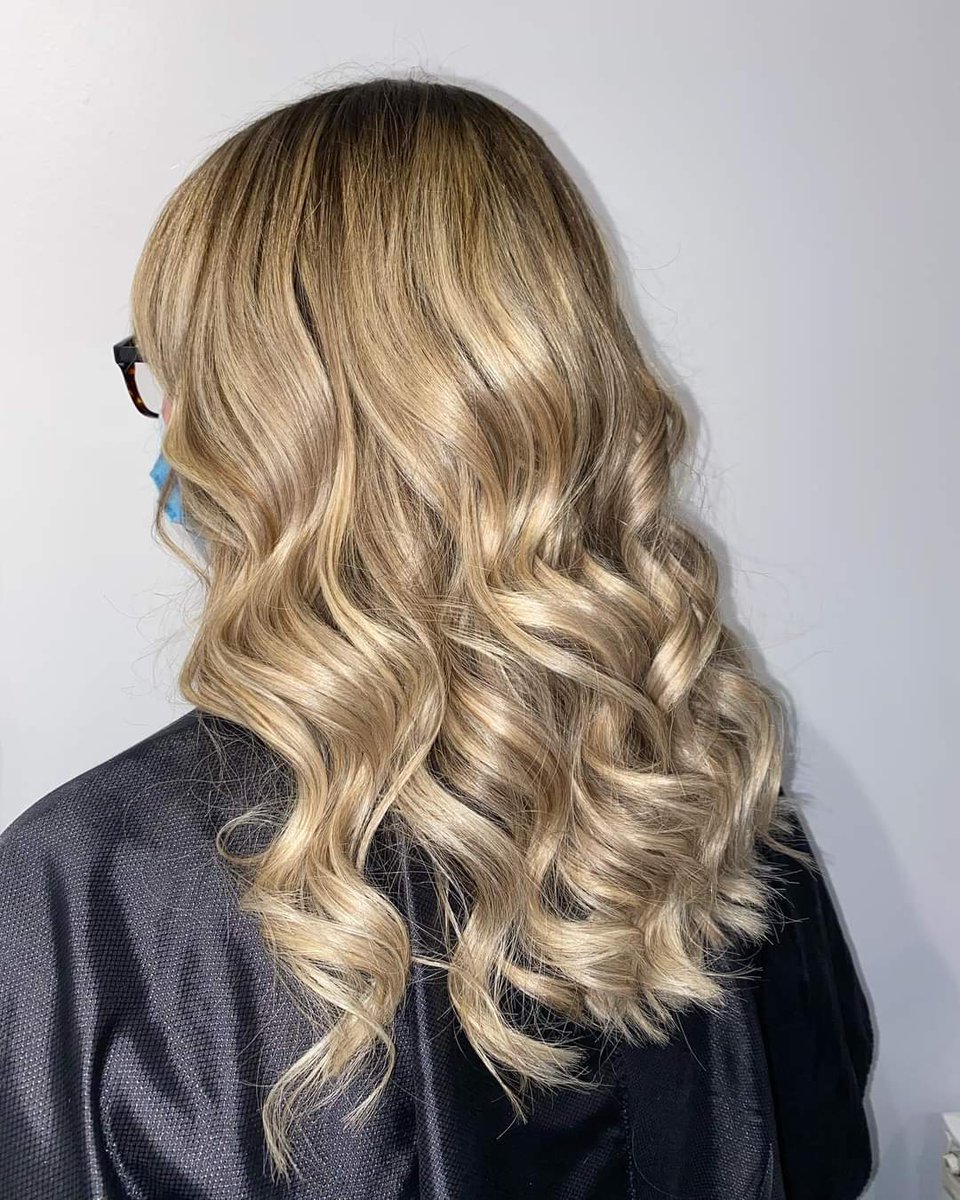 loubex_86's tweet photo. My rest days have been well spent so far ... my hair fairy is the best π₯°
#freshhair #onlybeenayear #finally #hairfairy #restdaysarethebestdays https://t.co/2n2raNd3Yi