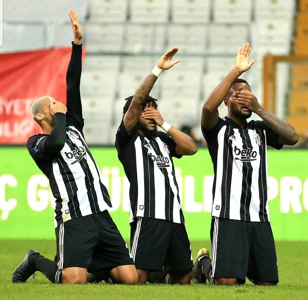 19 yaşındaki kalecisi, yedeksiz sağ beki, 3 stoperi, 19 yaşındaki sol beki, 38 yaşındaki kaptanı, 2 forveti, Necip’i, Ghezzal’ı, Josef’i, N’Koudou’su, N’Sakala’sı Gökhan’ı, Ljajic’i, sakatı, sezonu kapatanı ve Ali Rıza Sergen Yalçın’ı ile Şampiyon Beşiktaş