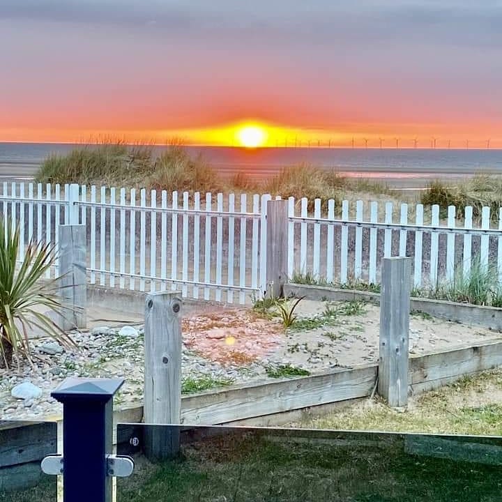 "Is this what you're looking for?"
#onelove #seeyouagain #beachlife #caravan #luxurylifestyle #luxurylodges #camping