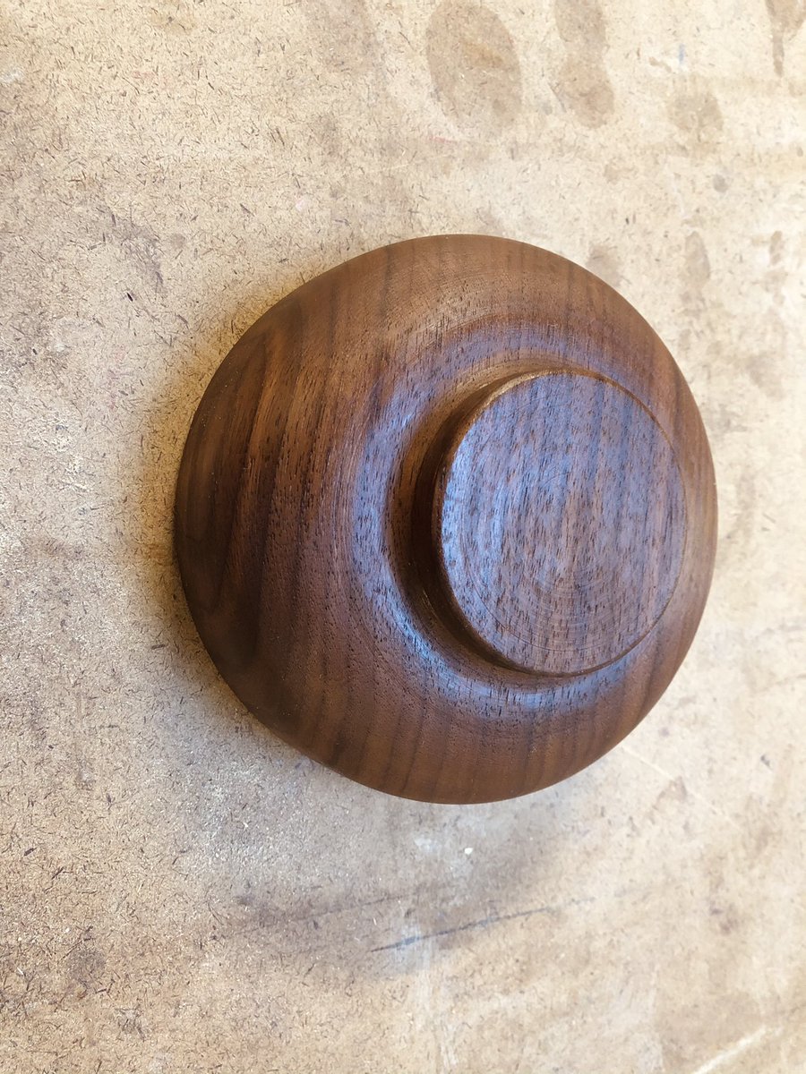 sandramu_'s tweet photo. Finished a new bowl product, voila!
Made out of walnut. 🪵
Was fun shaping and carving this type of wood. #solid https://t.co/wPialKK1xt