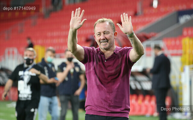 Beşiktaş, şampiyonluğunu kutluyor...
Göztepe'yi deplasmanda 2-1 mağlup ederek Süper Lig 2020 - 2021 sezonu şampiyonu olan siyah-beyazlıların sevinç anları.
(Tolga Adanalı - Depo Photos)
#SampiyonBesiktas