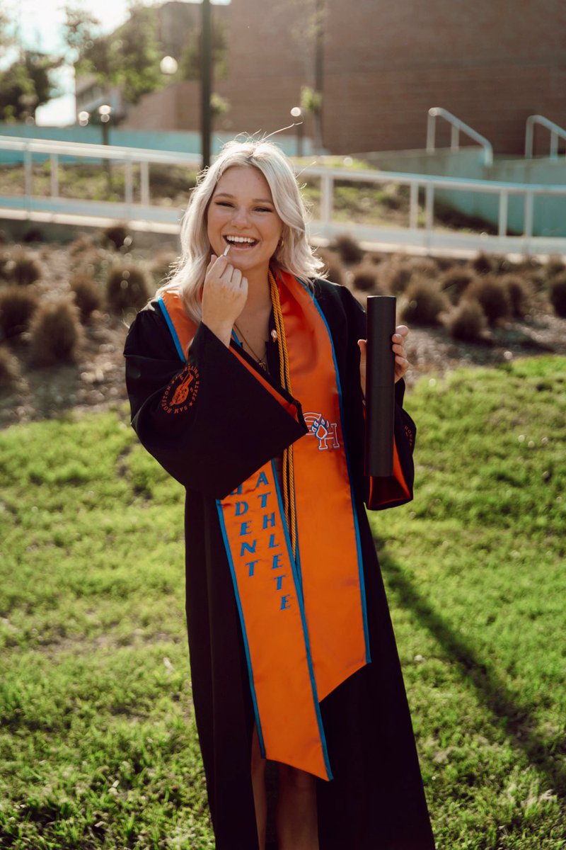 Graduated with honors and accepted a job as a junior embryologist in one of the biggest fertility clinics 🧡 life is soooo sweet