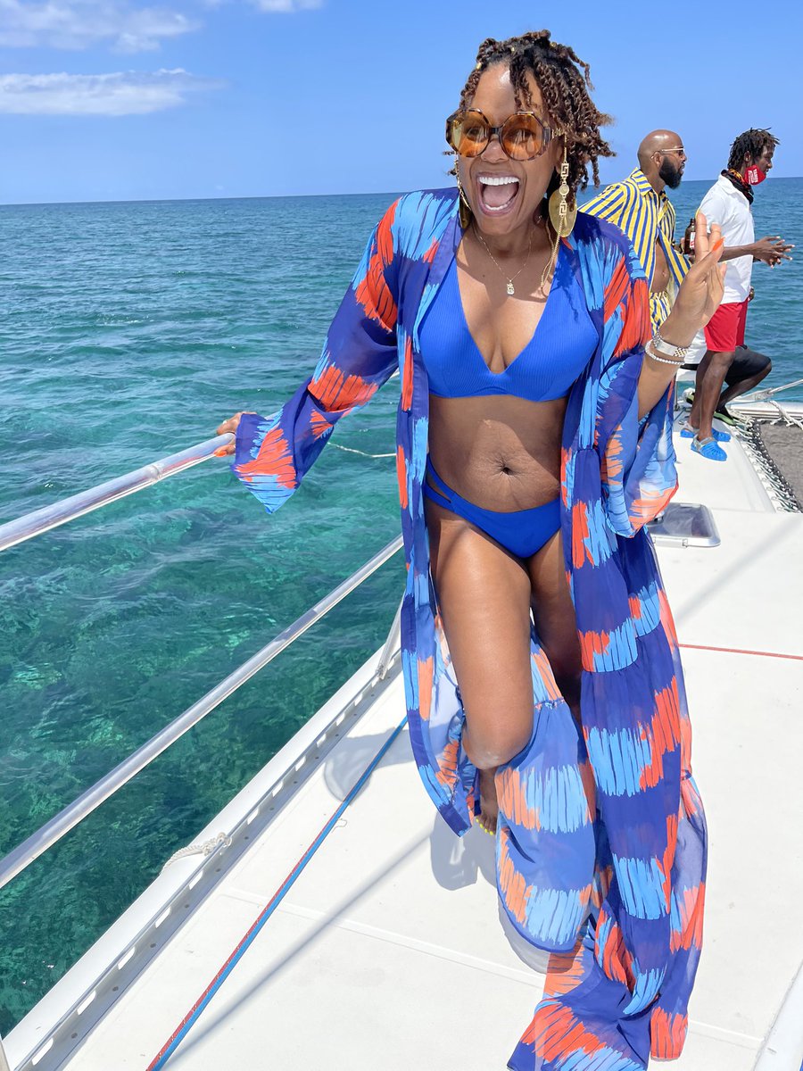 IamTabithaBrown's tweet photo. Out here in Jamaica loving every inch of me! #selflove https://t.co/xF1h6D1yqX