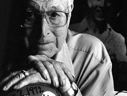 Trifluence's tweet photo. How do successful people define success?
"Success is peace of mind, which is a direct result of self-satisfaction in knowing you did your best to become the best you are capable of becoming." John Wooden #trifluence #definitionofsuccess #SuccessTips https://t.co/FZwqCOfmrZ