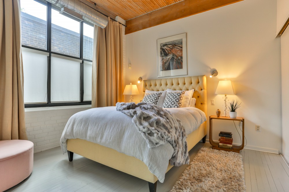 urbaneer's tweet photo. My post on the different kinds of #TorontoLofts like this one offered for $1,569,000 - #TOre #TorontoCondos #TorontoRealEstate #Toronto #LoftLiving #CanadianRealEstate - here's the link -->  https://t.co/h8ruMeMk2f https://t.co/ihPJrNrd3W
