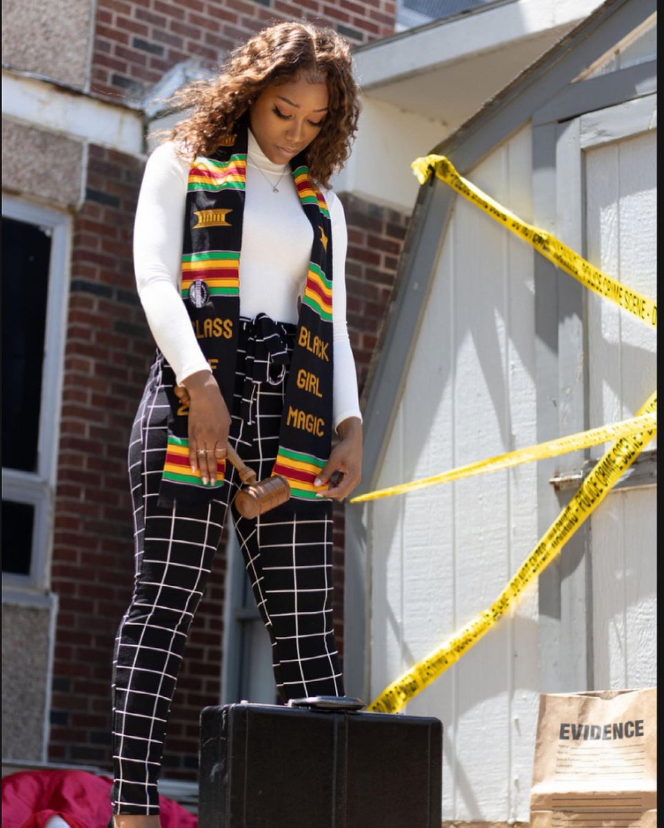 ZareahQZAT's tweet photo. Put Me On the Scene ⚠️⚠️⚠️
3 DEGREES WITH MAGNA CUM LAUDE🤍 blessed and highly favors
Issa Graduate baby👩🏾🎓 ‼️
#undergraddone✅ #futureattorney #futurejudge
#Classof2021 #HBCUGrad #LU21 https://t.co/bHt1R3ufZK