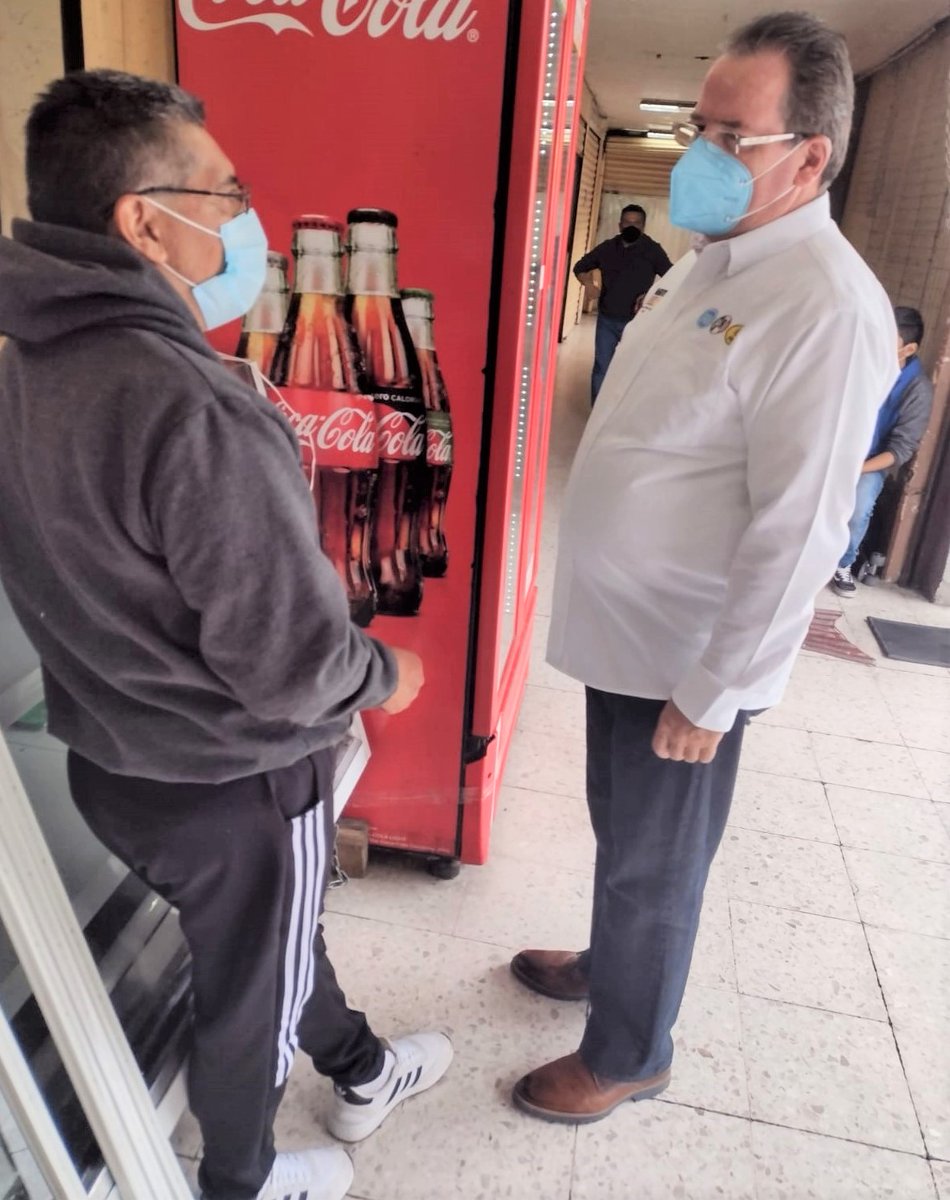 humlozanoa's tweet photo. Excelente tarde para platicar con los vecinos y vecinas de mis propuestas y recordarles todos que debemos votar. !Tu inicias el cambio que #VenustianoCarranza necesita! #EntreTodosPodemos  #HumberloLozanoDiputado. #PRI #PAN #PRD #VaPorLaCDMX https://t.co/AQF8BvqYDp
