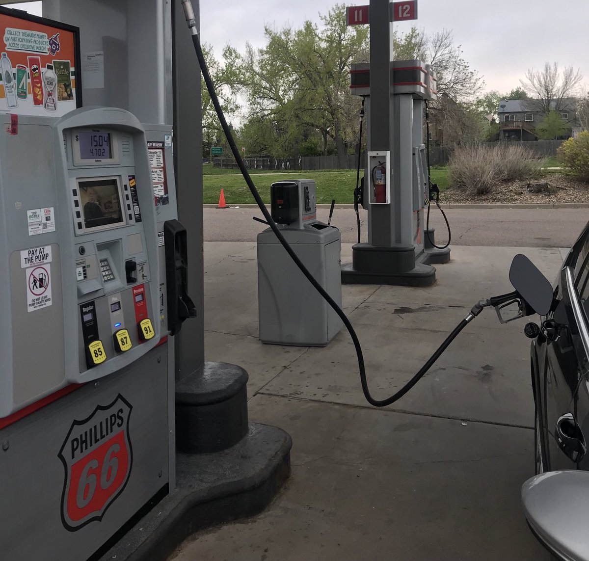 danacoffield's tweet image. A tale of two corners. My guess is that Kroger needs to worry about store pumps on the East Coast, too, so stations are dry in #LafayetteCO. On two adjacent corners, Phillips 66 stations still are in biz. #marketforces #pipelinehack