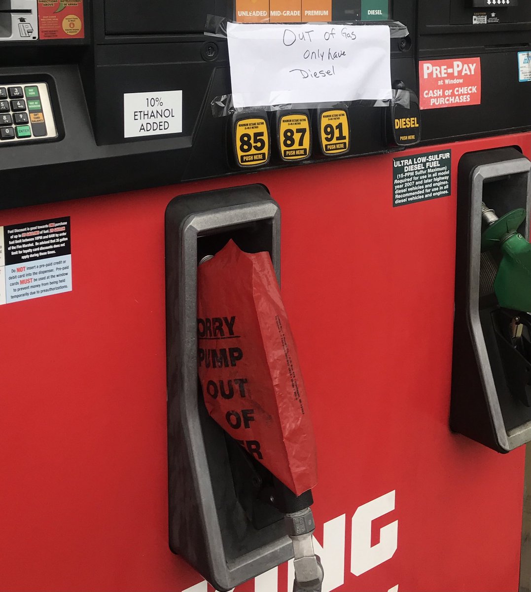 danacoffield's tweet image. A tale of two corners. My guess is that Kroger needs to worry about store pumps on the East Coast, too, so stations are dry in #LafayetteCO. On two adjacent corners, Phillips 66 stations still are in biz. #marketforces #pipelinehack
