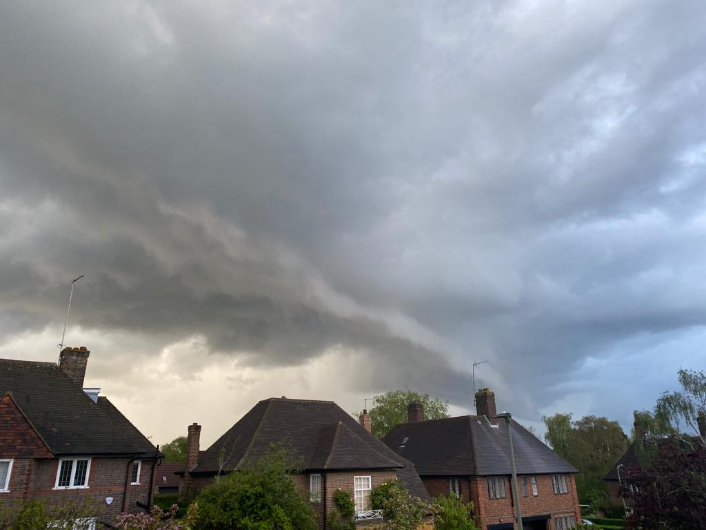 Just witnessed my first ever proper shelf cloud here in North London, super cool and I haven't ever seen anything like it so far! #ukstorms #photography