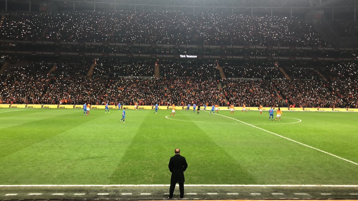 gorkemgorse's tweet photo. hayatımın hiçbir döneminde senden şüphe etmedim. hiçbir zaman tökezlemeni bekleyip kıvırtanlardan da olmadım. diğerlerinin babalarıyla göremediği kadar şampiyonluk gördüm. 26 yaşındayım ne yaşadıysam seninle yaşadım...
sonsuza kadar seninle hocam sonsuza kadar @fatihterim https://t.co/3i3FLoIr34