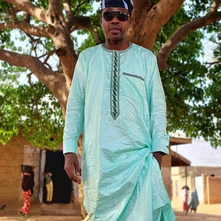 Fafutukang's tweet photo. ZIYARAR KAMFANIN FAFUTUKA....

A yau asabar wasu daga cikin Maaikatan Fafutuka Nigeria Limited sun ziyarci garin Beli dake karamar Hukumar Rogo domin gaisuwar sallah ga Mahaifin Abubakar Nasiru Beli maaikacin Fafutuka.... https://t.co/pdwToKPnRq