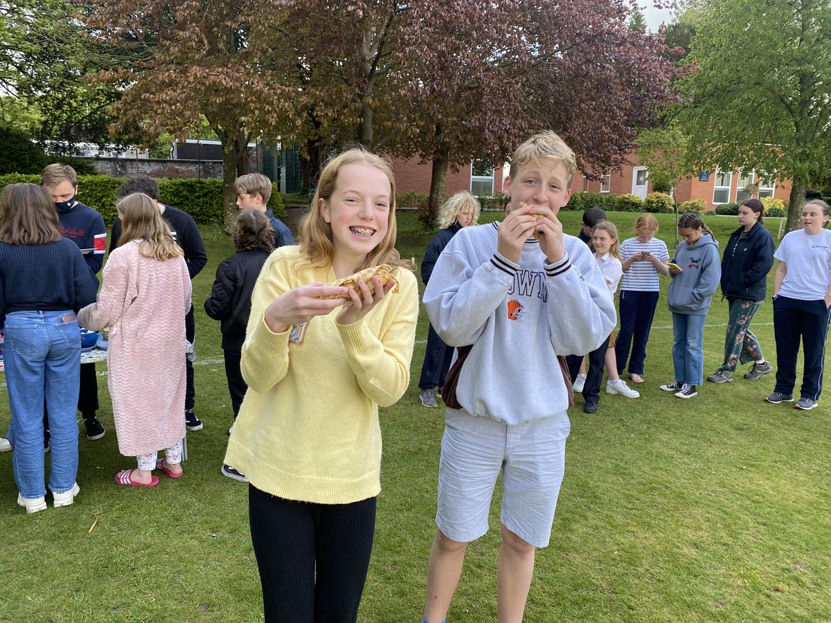 cpsboarding's tweet photo. THE WEEKEND STARTS HERE! Special supper is always a favourite part of Saturday night for our wonderful boarders - tonight we had some scrumptious pancakes adorned with chocolate spread, raspberries, banana, grapes, choc buttons, honey, yoghurt and in some cases all of the above! https://t.co/03kWt3Jy2L