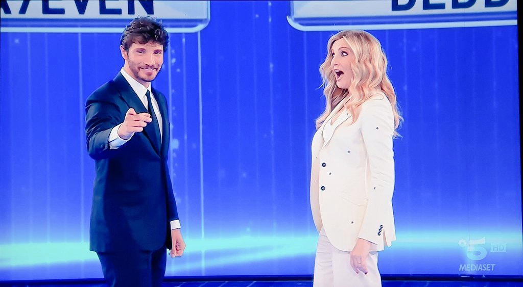 roxe84's tweet photo. @LCuccarini e le sue espressioni #EPICHE 🤩😂😎
#unadinoi
#amici20
#cometenessunamai https://t.co/ohV4hpS0Th