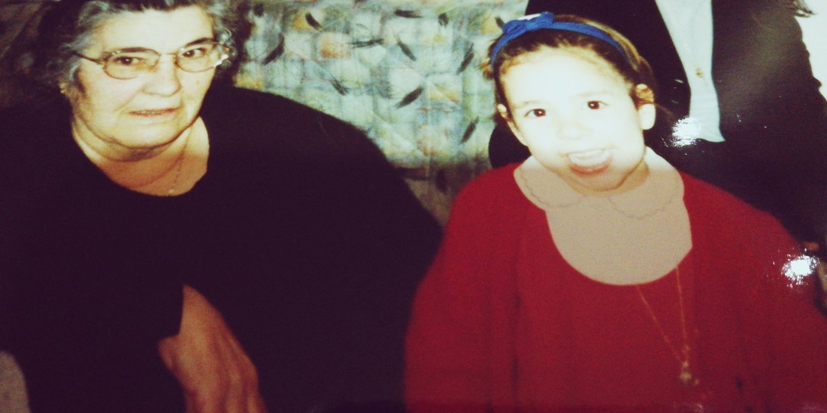 Iris_CU93's tweet photo. Hoy 15 de mayo se conmemora el #DiaInternacionaldelaFamilia 😍 y no quería terminar el día sin reconocer esa labor... Mis abuelas y mi Bisa 💛 ... En tres momentos totalmente diferentes de mi vida 😊... Y por supuesto mis hermanos 😍
#Leona🦁 #SensibleOn https://t.co/Q8F61jcbjl