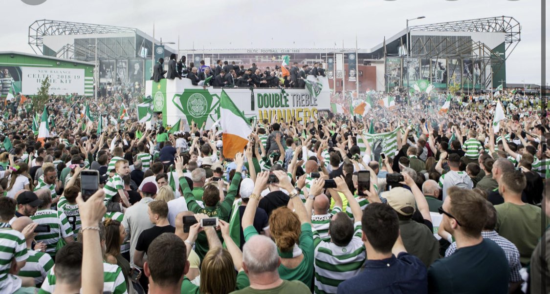 StandForCeltic's tweet photo. THIS is how you celebrate your teams success. Sheer joy, emotion and jubilation 🍀💚 https://t.co/42Pu4oxiJP