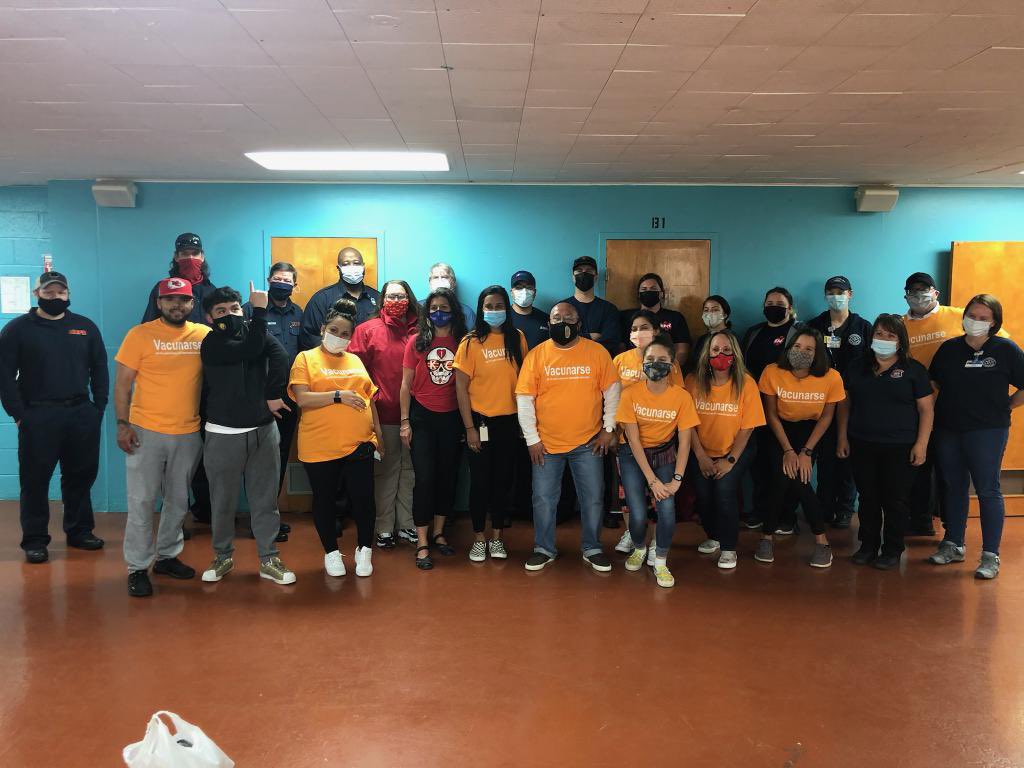 MannyAbarcaIV's tweet photo. Kudos to @Johnfierro84 with @MattieRhodes and #CarlosGomez with the @hccgkc for vaccinating 281 folks today in @IndianMoundNA 🙏🏽 https://t.co/ZdEUTGFlr0
