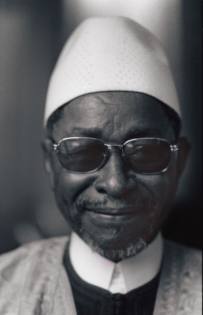 CelestinMonga's tweet photo. “Si tu penses comme moi, tu es mon frère. 
Si tu ne penses pas comme moi, tu es deux fois mon frère, car tu m'ouvres un autre monde.” 
Amadou Hampâté Bâ, parti ce jour en 1991. 
Son œuvre, monstrueuse de savoirs et de sagesse, est le meilleur vaccin contre la peur et l'idiotie. https://t.co/YVcyWVkHnV