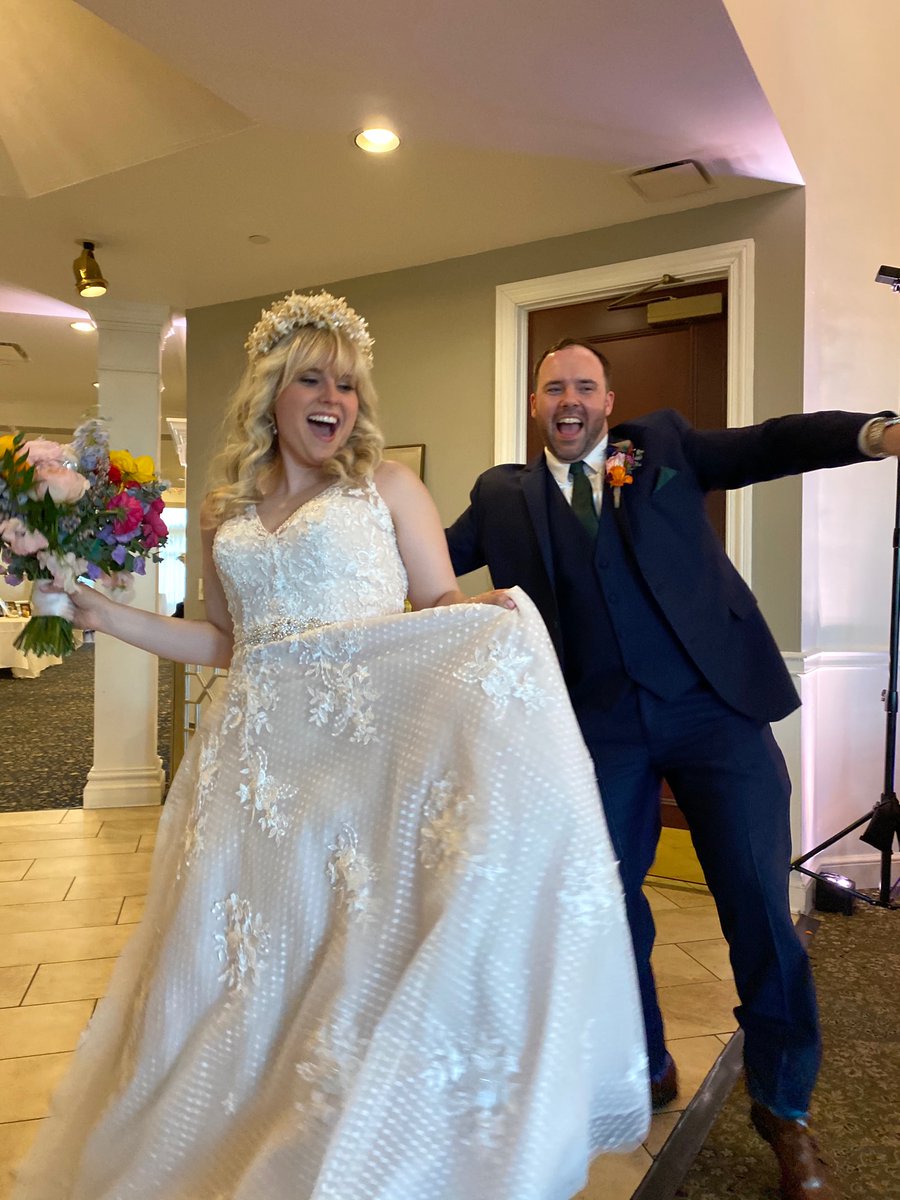 nursetinacle's tweet photo. Did we just become best friends? Yup! @louis_louie #clecouple #clevelandwedding #iloveanurse #happythankyoumoreplease #tinaandlousayido https://t.co/rSpGjgnobc