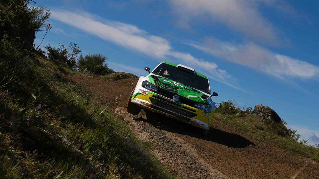 PauloAr23028946's tweet photo. Ontem no troço de Luilhas esteve @EsapekkaLappi a preparar a sua participação no  @rallydeportugal onde teve a companhia de Nicolay Grayazin.

📷 Dário Teles https://t.co/f58tn86Nv6