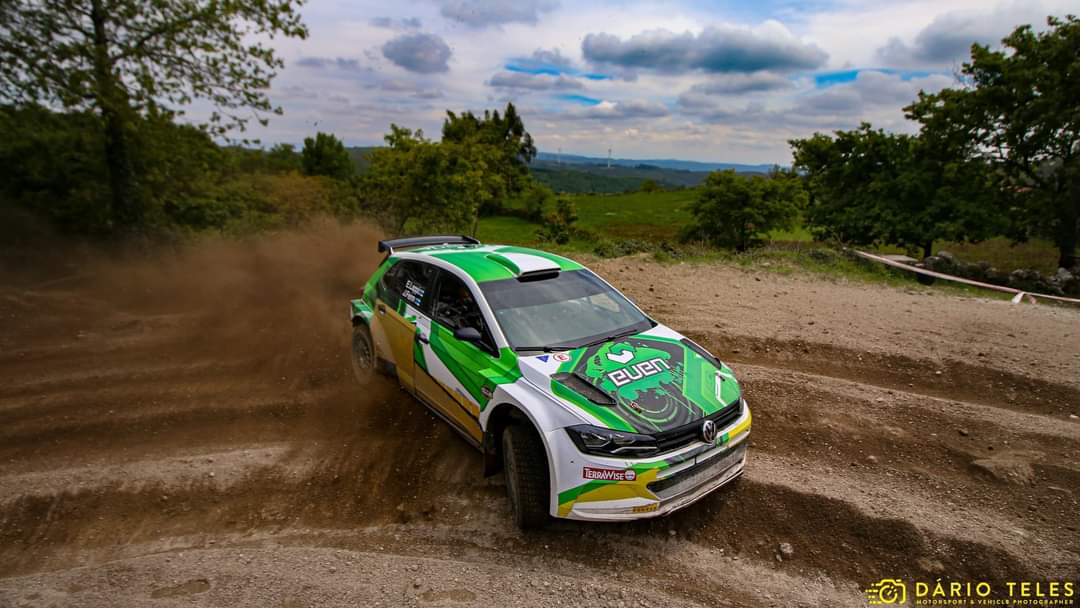 PauloAr23028946's tweet photo. Ontem no troço de Luilhas esteve @EsapekkaLappi a preparar a sua participação no  @rallydeportugal onde teve a companhia de Nicolay Grayazin.

📷 Dário Teles https://t.co/f58tn86Nv6