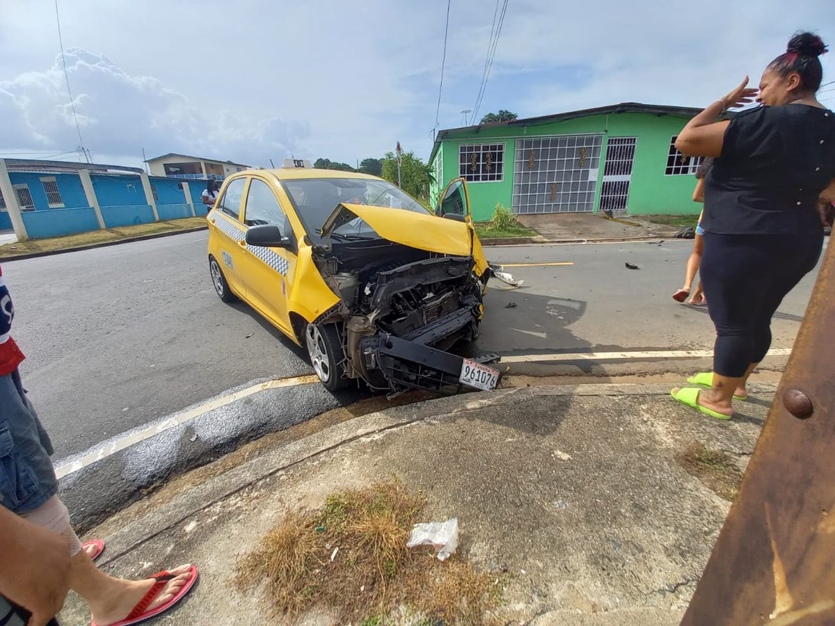 TReporta's tweet photo. Reportan fuerte accidente de tránsito en Calle 12, El Tecal, provincia de Panamá Oeste, la tarde de este sábado. @TraficoCPanama #TReporta https://t.co/1UdfCwWsjo