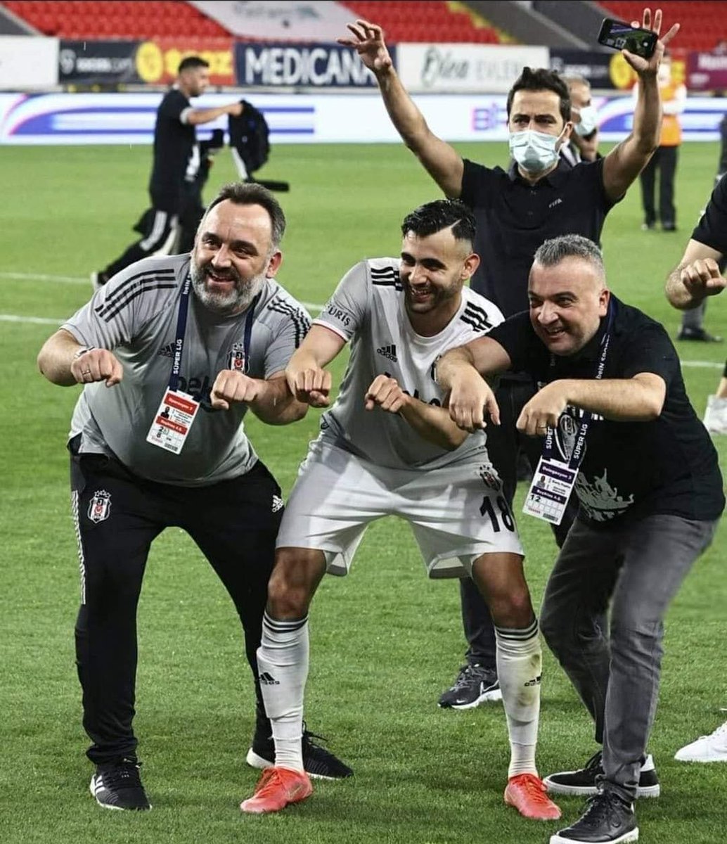 Motorlu çocuklar, özel jetli şımarıkları mağlup etti.

#ŞampiyonBeşiktaş #ŞampiyonSensin
