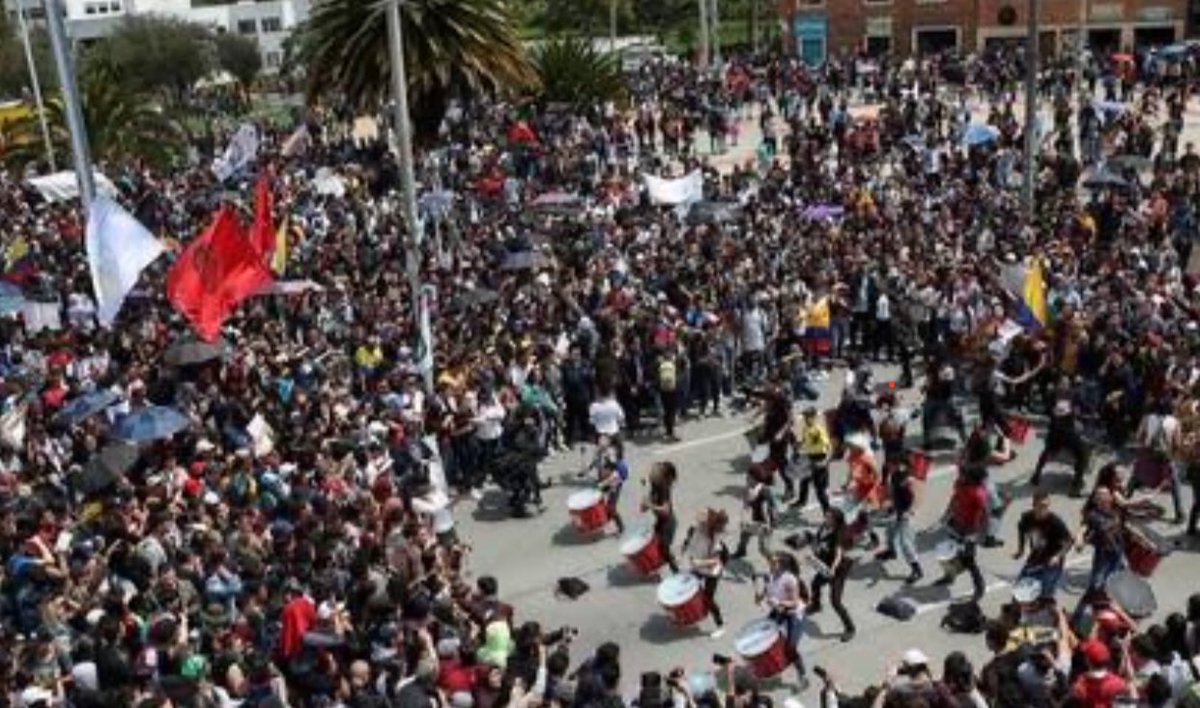 “Son la voz de un país descubriendo su dignidad, reclamando por fin lo que le deben hace ya varios siglos...” William Ospina