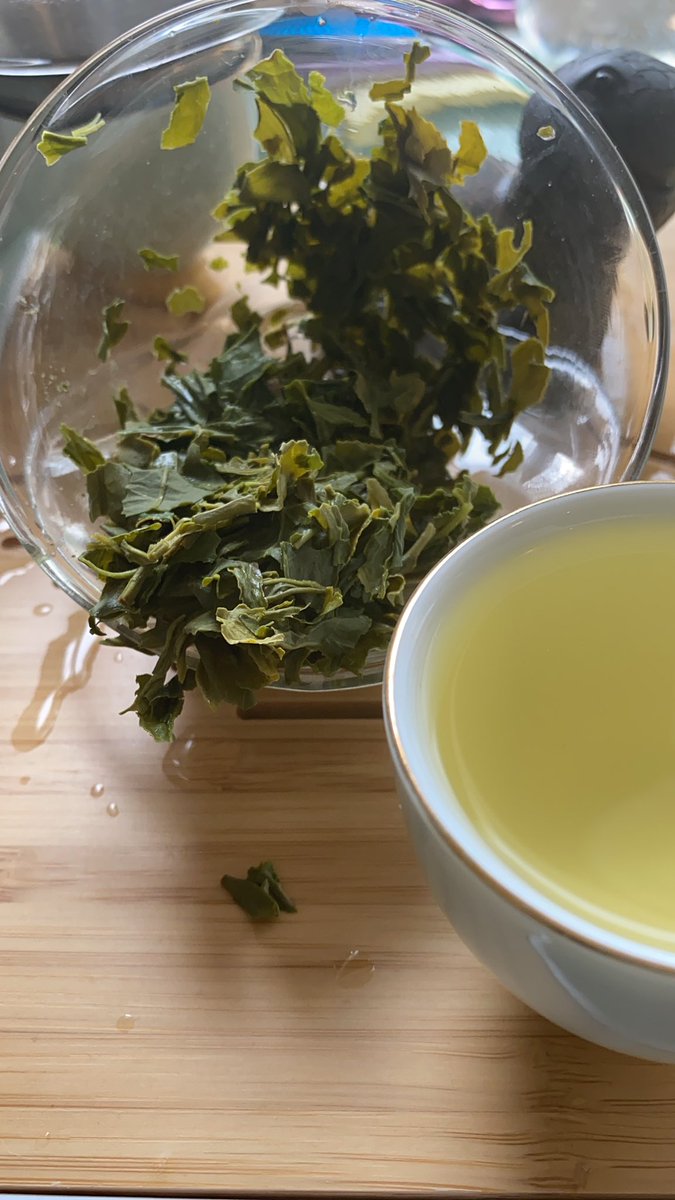 steepsiprepeat's tweet image. Just finished a gongfu session with this organic spring 2020 Korean green tea (Woojeon Jeju) from @CamSinTeahouse!

Here are the spent leaves after eight infusions...