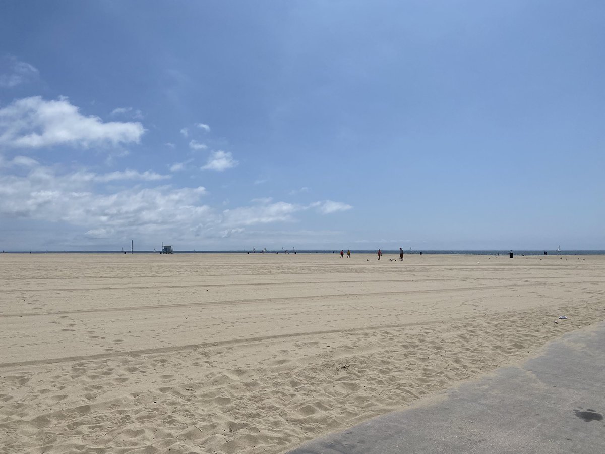 taradublinrocks's tweet photo. Oh #VeniceBeach, how I love you ♥️♥️♥️♥️ #TaraTrip @california #OxyGrad https://t.co/mXiEwzlNox
