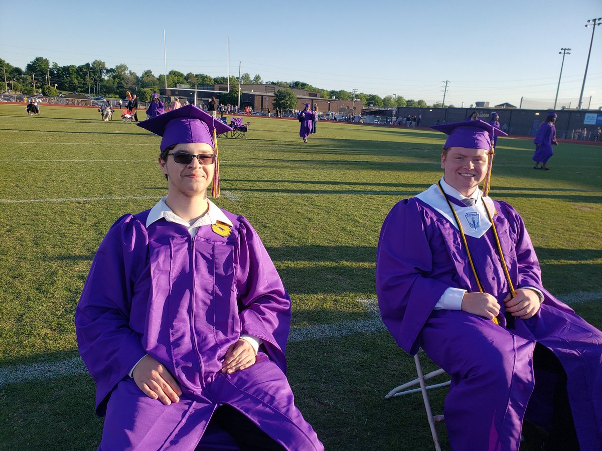 Eng4Bennett's tweet photo. Congrats to the Class of 2021!! @SmyrnaBulldog @smyrnawriting @APLitBennett @Smyrna_NHS https://t.co/NA9oa2La9s