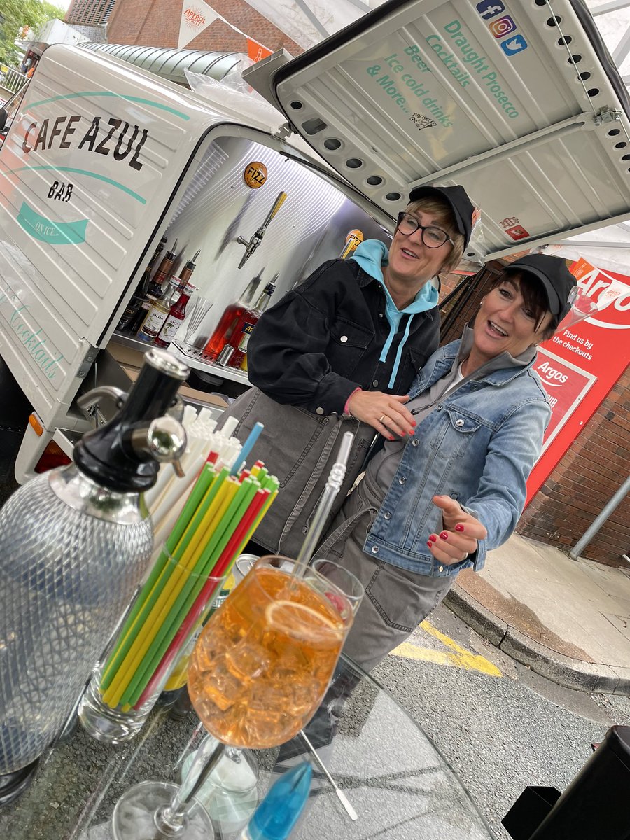 azul_ice's tweet photo. Great day today @_TheMarketCo #wilmslowartisan #thankyou #havingfun #despitetheweather ππ₯ https://t.co/GPO2C1RAcH