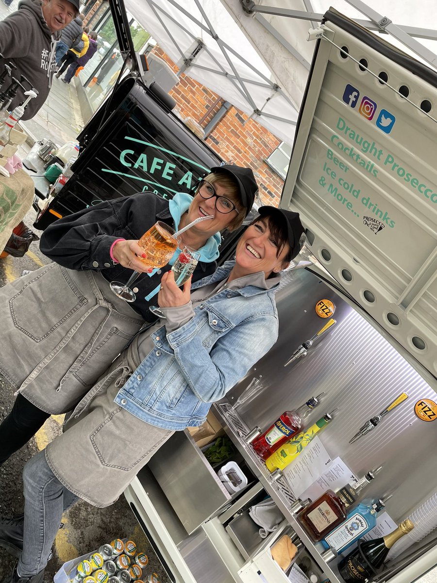 azul_ice's tweet photo. Great day today @_TheMarketCo #wilmslowartisan #thankyou #havingfun #despitetheweather ππ₯ https://t.co/GPO2C1RAcH