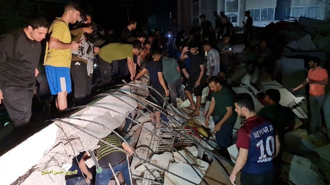 SON DAKİKA: 
İŞGALCİ İsrail’in savaş uçakları Gazze’ye 155 hava saldırısı düzenledi:

Gazze’nin merkezine 60 saldırı
Gazze şeridi’nin kuzeyine 40 saldırı 
Gazze şeridi’nin ortasına 35 saldırı 
Gazze şeridi’nin güneyine 20 saldırı

Kardeşlerimize sabır ve selamet yağıdır Allah’ım.